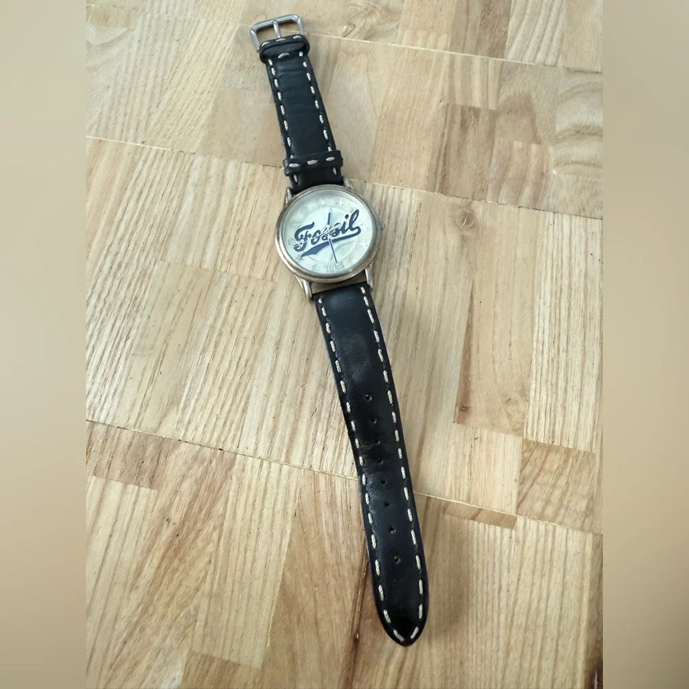 Vintage fossil roadtrip collection baseball theme leather watch NEW BATTERY